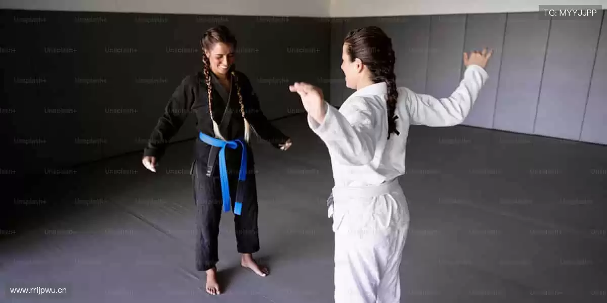 💻实时互动,弹幕与呐喊同频共振!📸